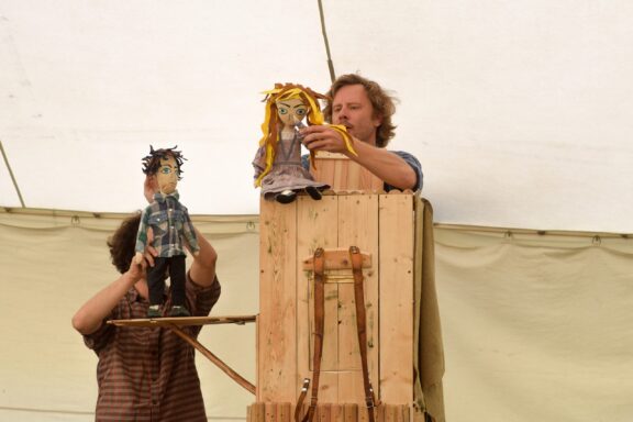 Studio Damúza: Pohádka z krosny