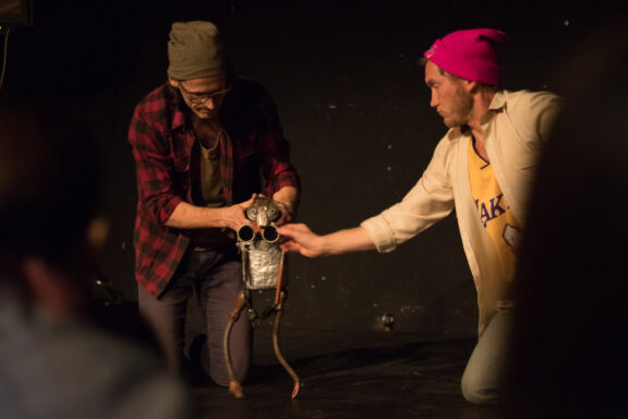 Studio Damúza: Moment!