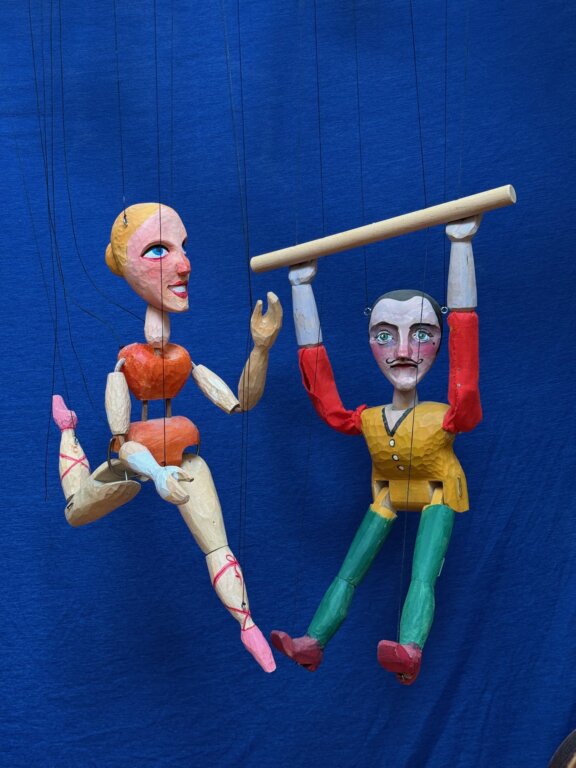 Loutkový cirkus v parku