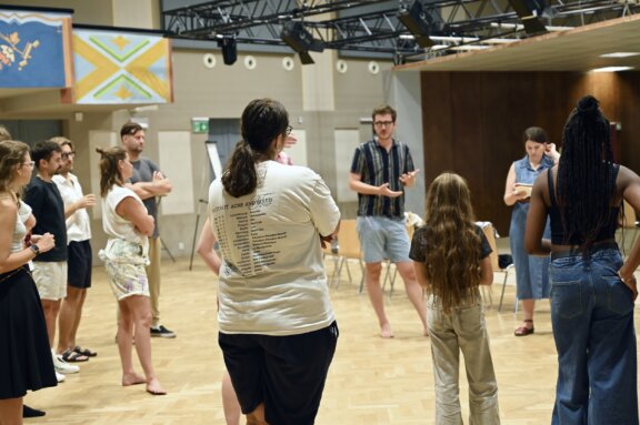 A proč? Díl 1: Čekání na výsledky voleb, ve kterých jsme nemohli kandidovat (ani volit!)