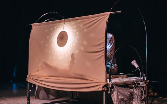 Damúza: Deset dvacet, brácha v&nbsp;břiše!