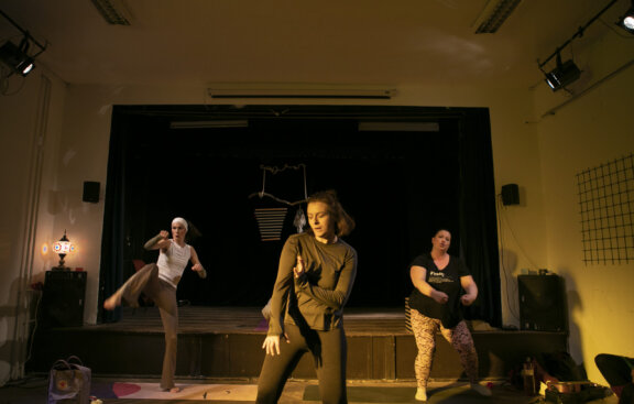 Divadlo DIP: MaminkOFF