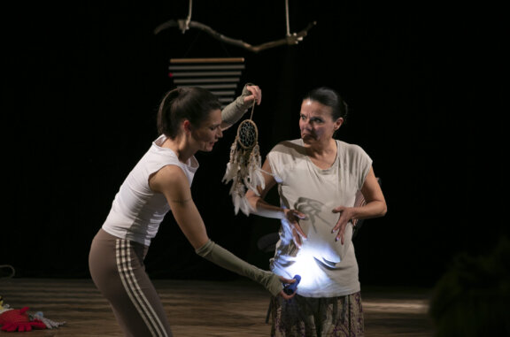 Divadlo DIP: MaminkOFF